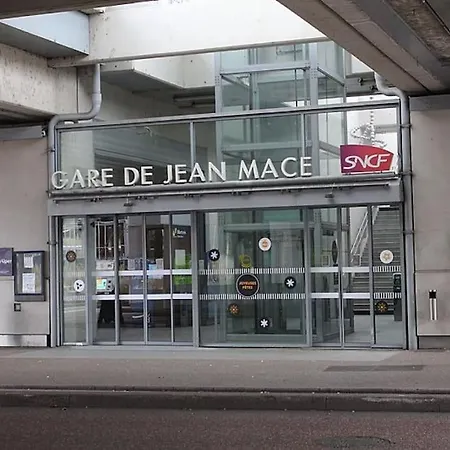 Lumineux Dans Le Quartier Jean Mace